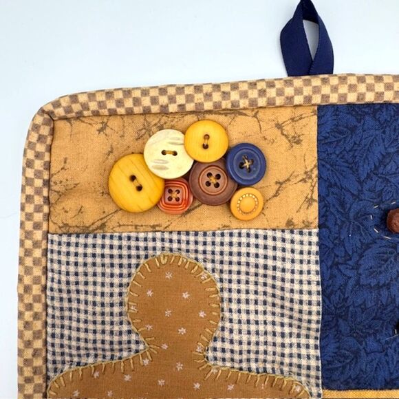 VTG Hand Quilted Wall Hanging 8x12 Gingerbread Man Hearts Buttons Kitchen Decor - Picture 5 of 11